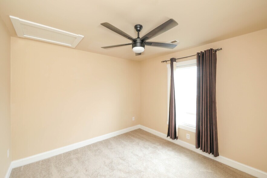 Building Photo - 328 Marquette Ct