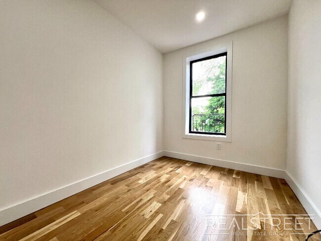 Building Photo - BRAND NEW 4 BED 2 BATH WITH W/D IN UNIT!