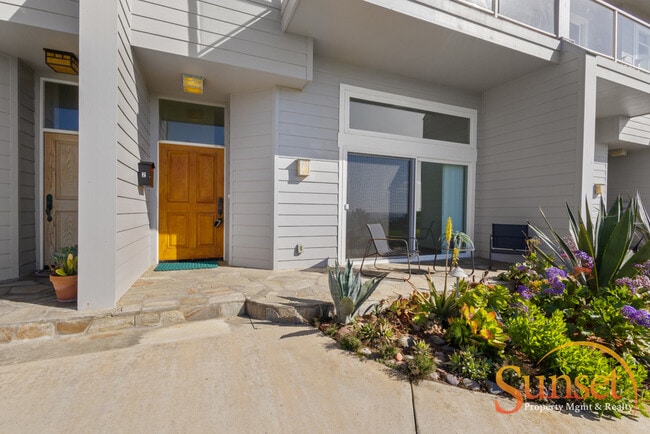 Building Photo - 4985 Coronado Ave