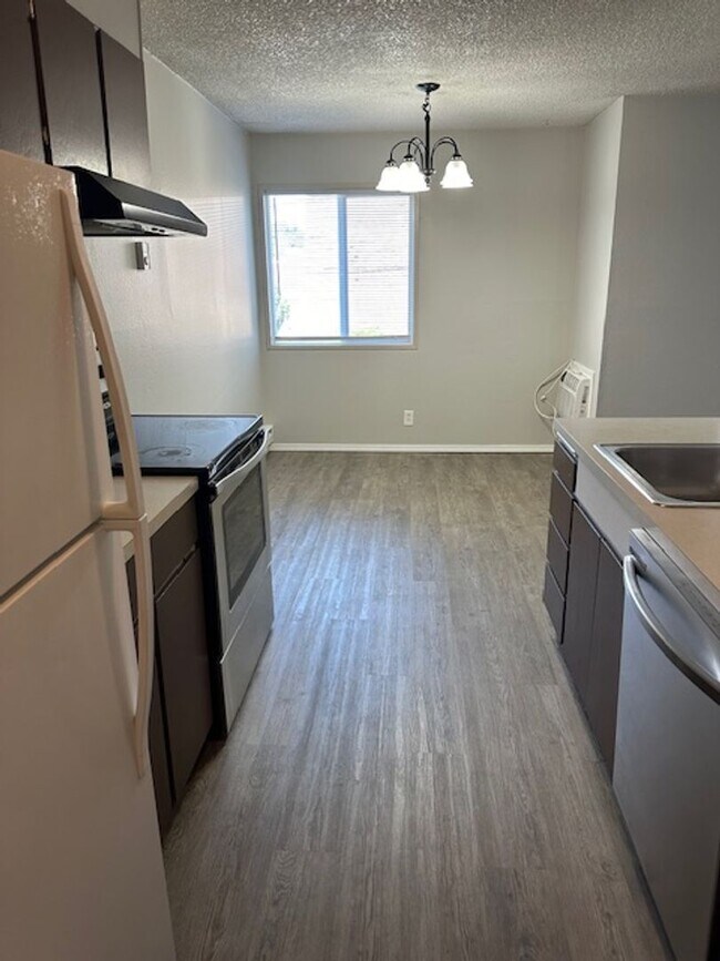 Building Photo - Amazing Two Bedroom!