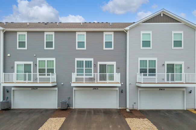 Building Photo - 25631 W Wakefield Dr