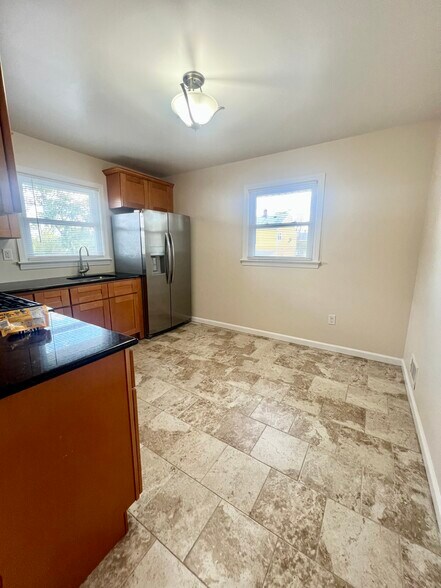 Building Photo - 1575 Lenox Pl