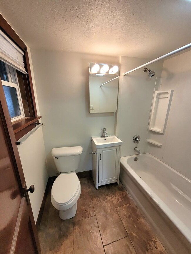 Building Photo - bry1804