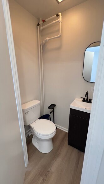 powder room - 2244 Scott Rd