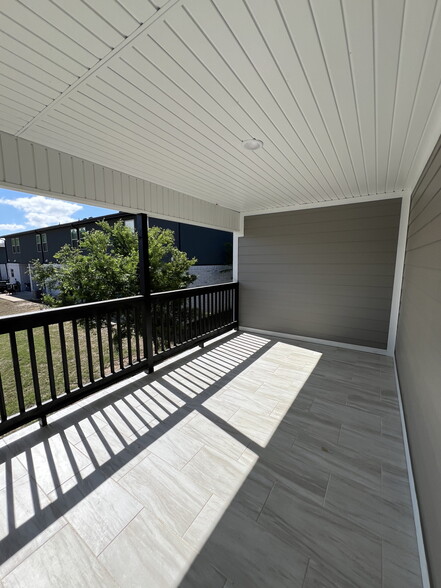 Building Photo - 1018 S Benchmark Ln