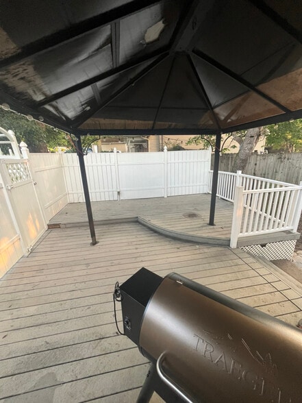 Building Photo - 1732 Woodpointe Dr