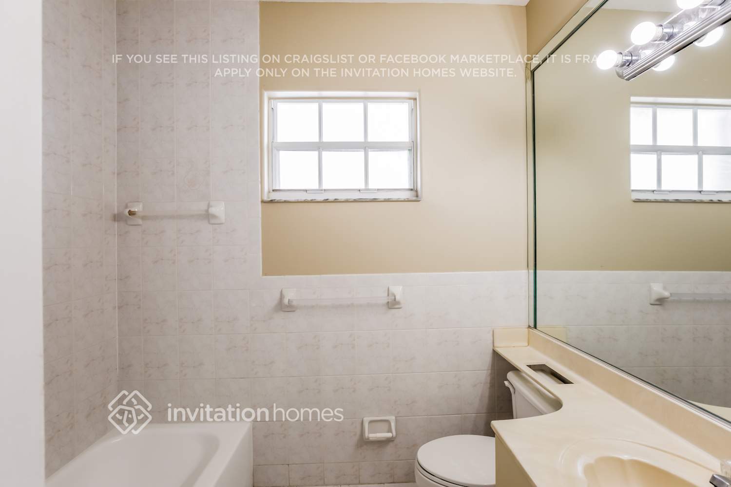 Building Photo - 16880 SW 141st Ct