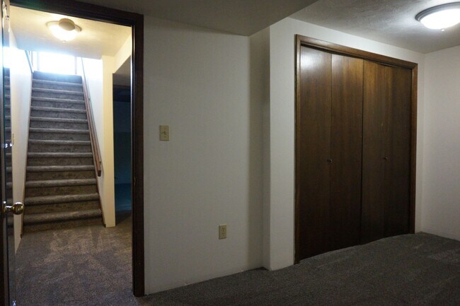 Building Photo - 948
