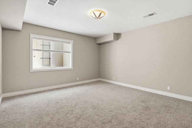 Building Photo - 9638 Zarda Dr