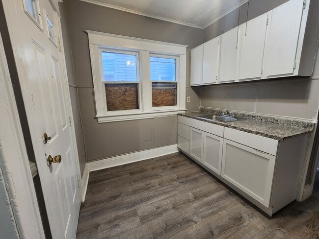 Building Photo - 4 Bedroom Single Family Home!