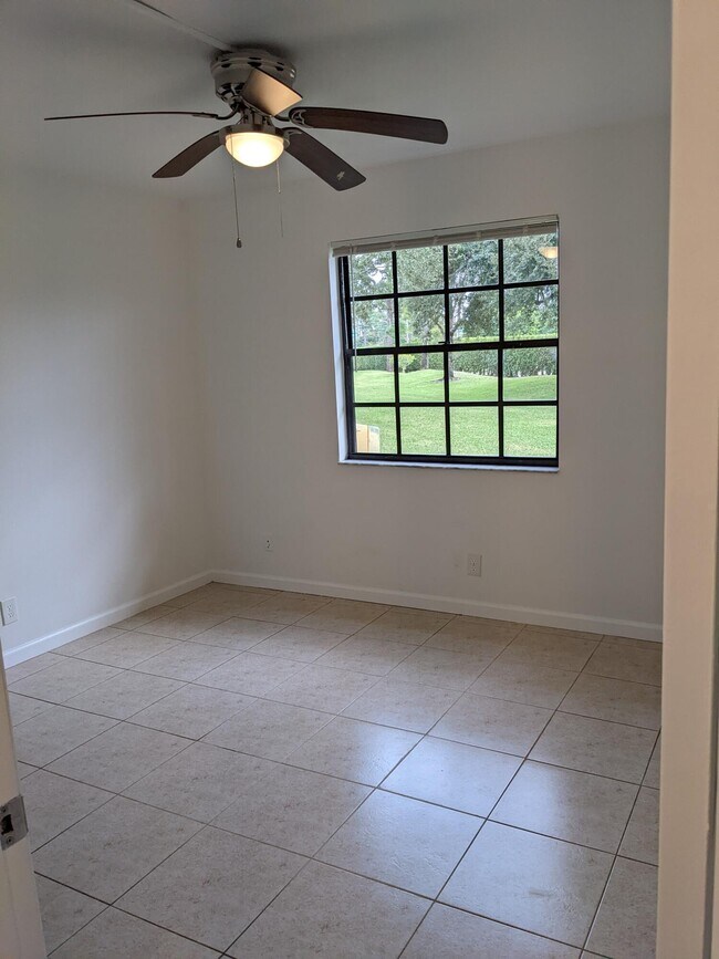 Building Photo - 4723 Oak Terrace Dr