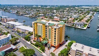 Building Photo - 821 N Riverside Dr