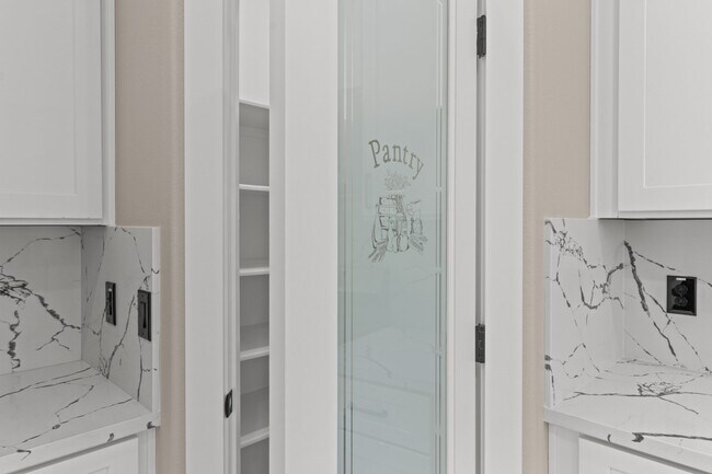 Building Photo - 7927 Colonial Ln