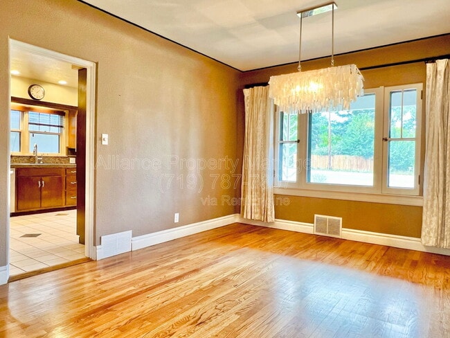 Building Photo - 401 Cheyenne Blvd