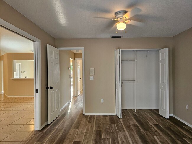 Building Photo - Move In Ready