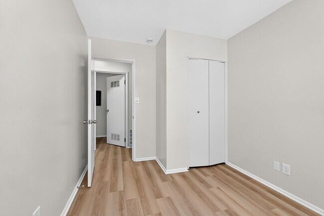 Building Photo - 5168 Mapleridge Dr