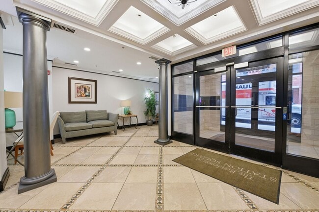 Building Photo - Experience refined urban living in this rarely available one bedroom residence in the coveted Sta...