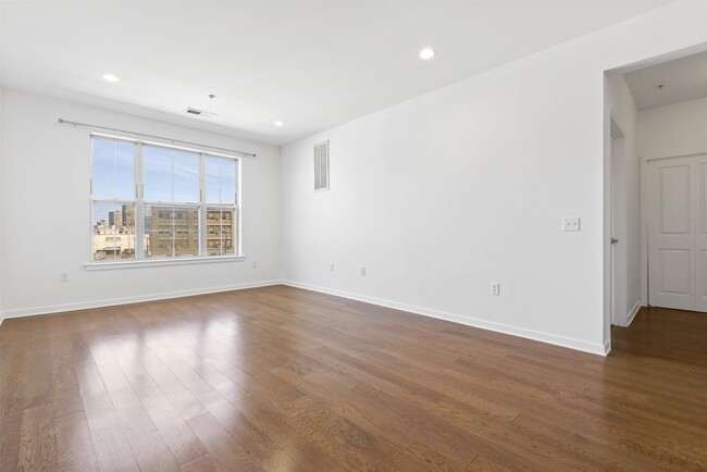 Building Photo - 443 2nd St