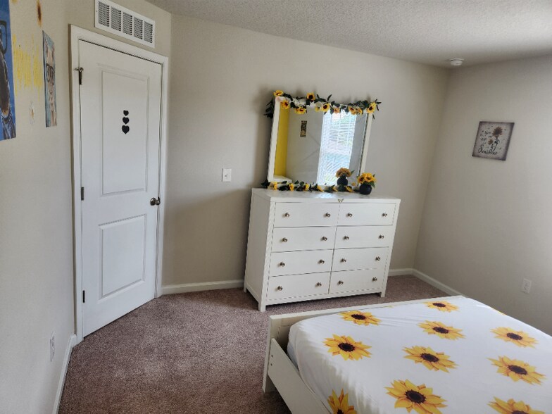Building Photo - 308 Fiddlewood Ct