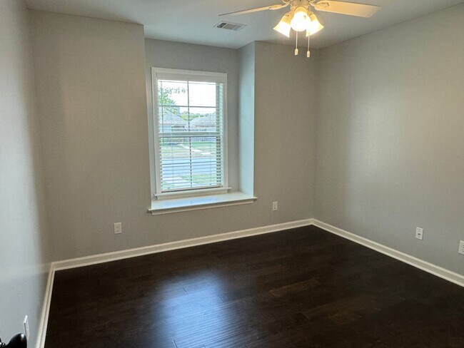 Building Photo - Incredible 3-Bedroom in Grand Park!!