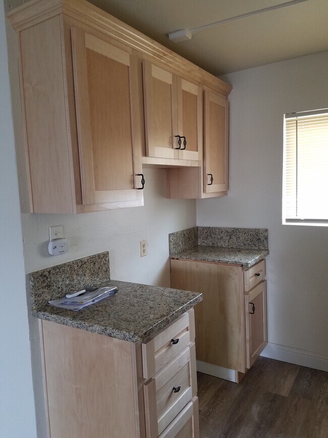 Building Photo - 518 Needham St