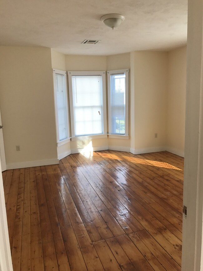 Building Photo - 41 Bowers St