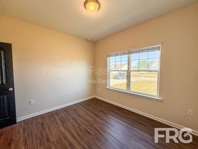 Building Photo - 202 Kenison Way