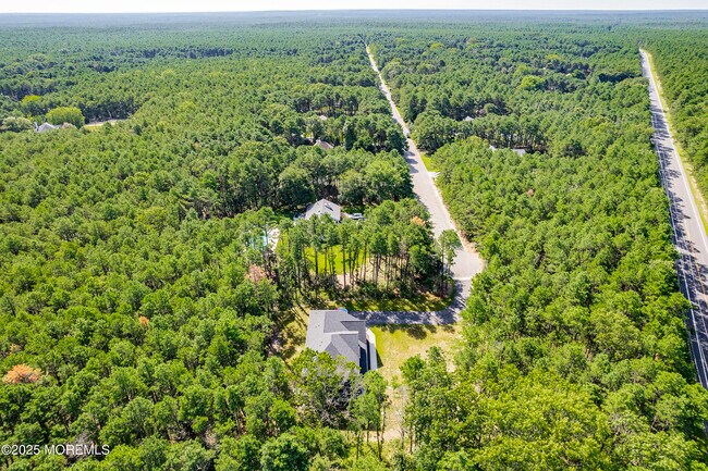 Building Photo - 1561 Scranton Ave