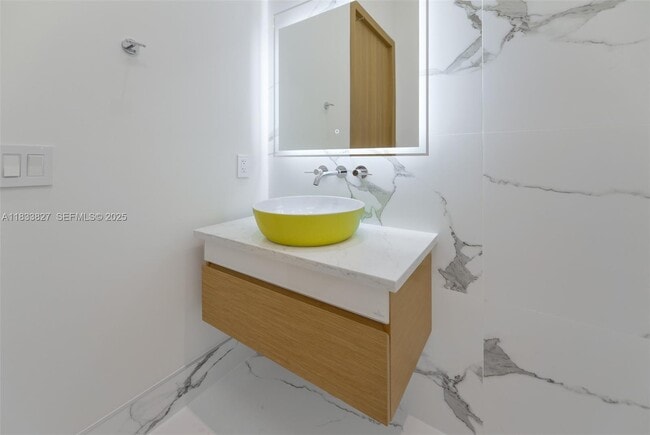 Building Photo - 635 SW 9th St