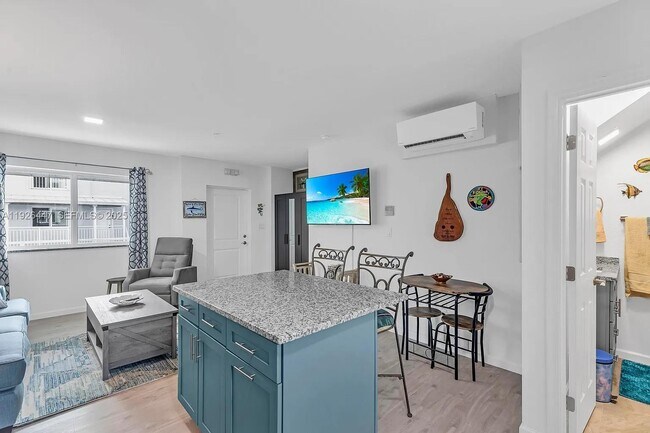 Building Photo - 10877 Overseas Hwy