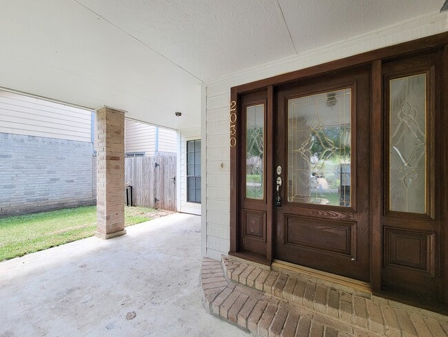 Building Photo - 2030 Creek Valley Ln