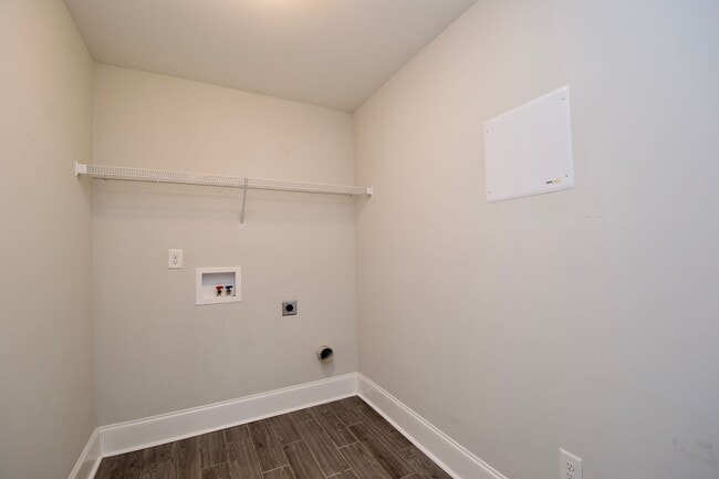 Building Photo - Cotswold S/D! 3Bed/2.5Bath Home with Fence...