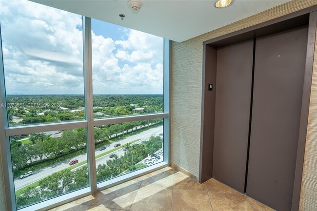 Building Photo - 2641 N Flamingo Rd