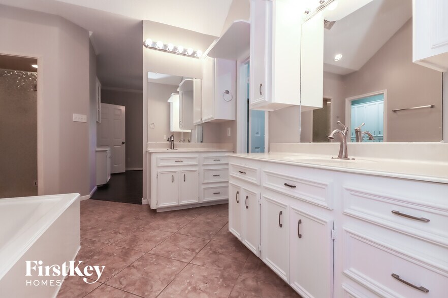 Building Photo - 4612 Ironwood Dr