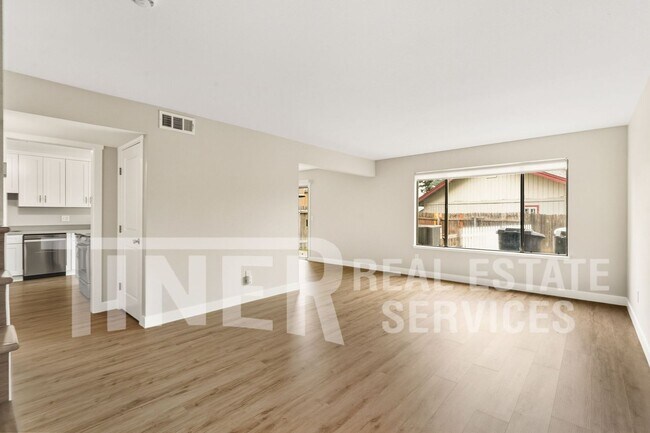 Building Photo - 6355 Villa Dr