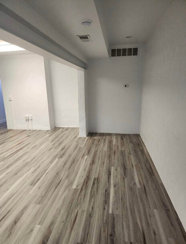 Building Photo - 214 Verbeke St