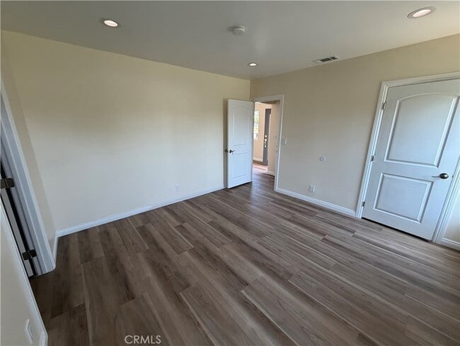 Building Photo - 3234 Vineland Ave
