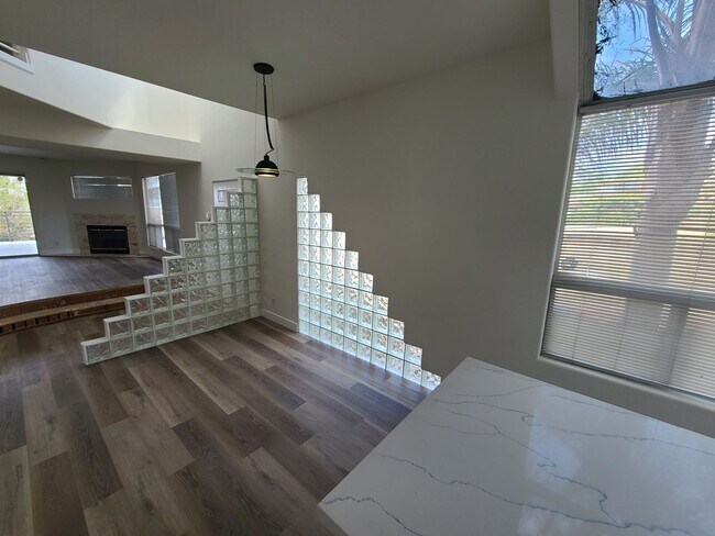 Building Photo - 2 Bed/2.5 Bath plus Large Bonus Room - For...
