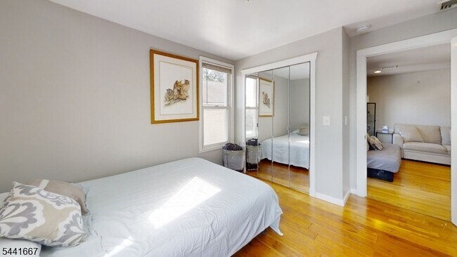 Building Photo - 408 Forest St