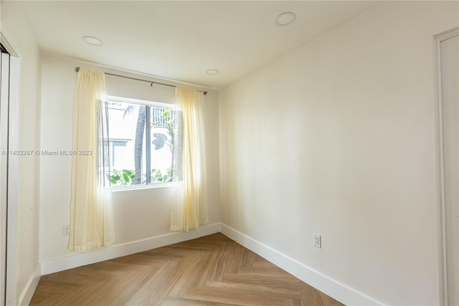 Building Photo - 731 6th St