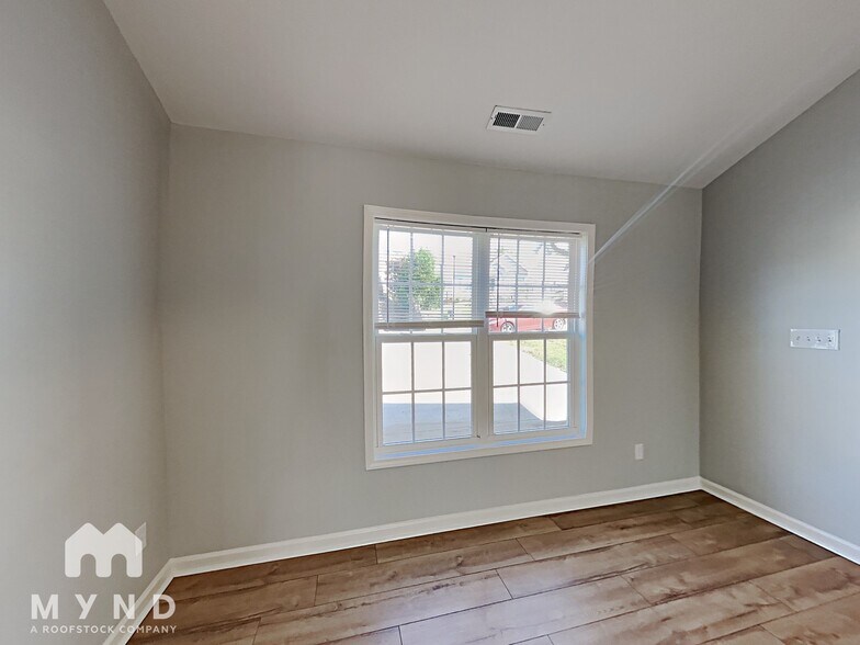 Building Photo - 1012 Tellis Dr