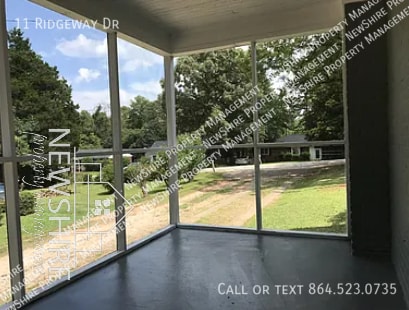 Building Photo - 11 Ridgeway Dr