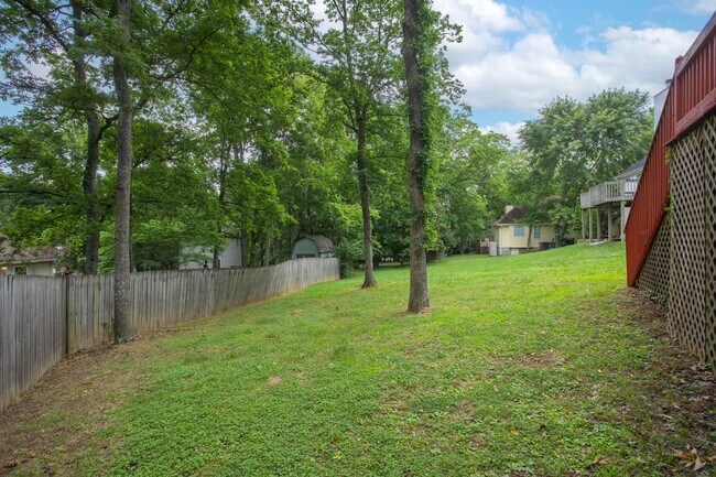 Building Photo - 105 Redbud Dr