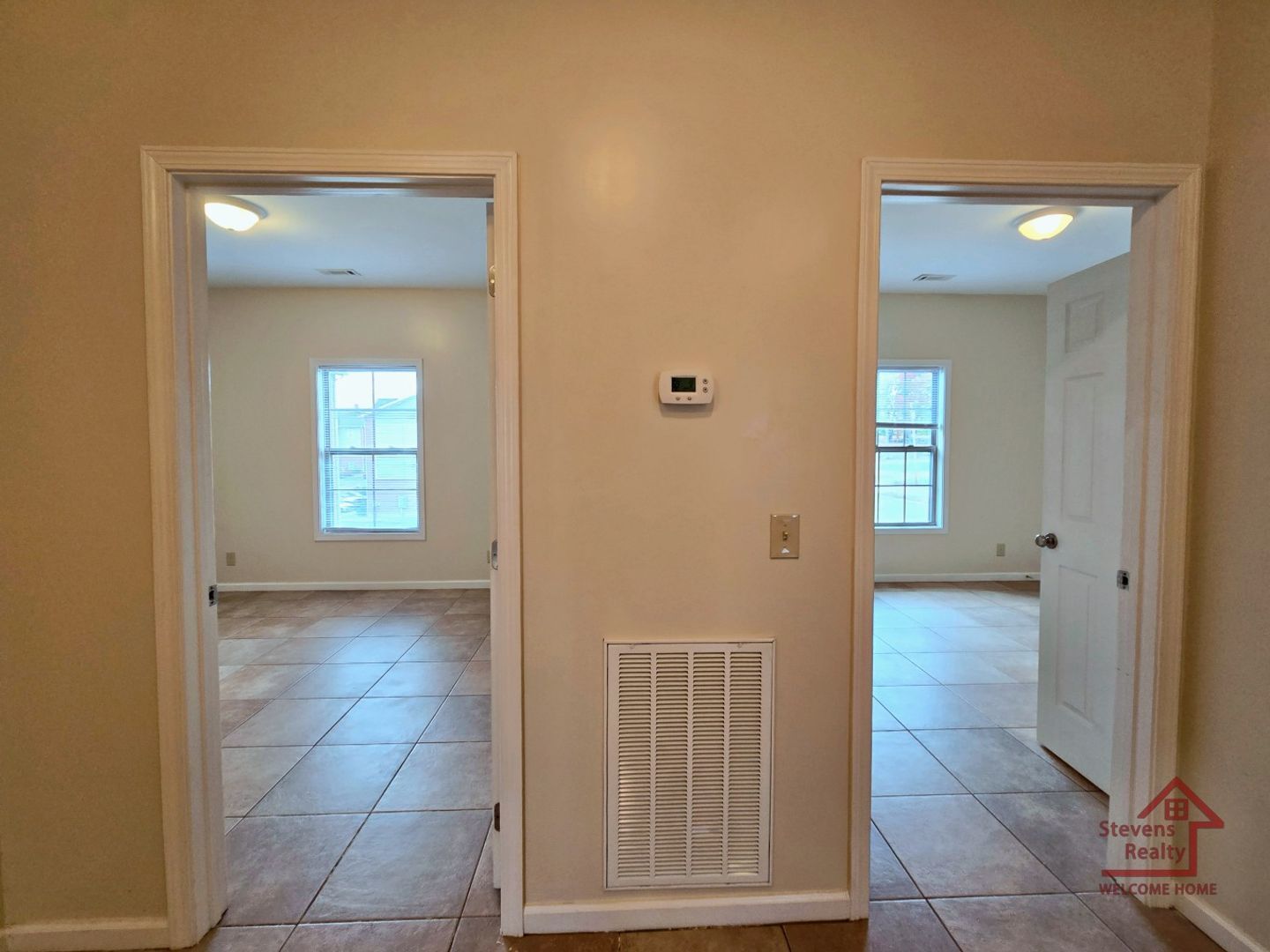 Building Photo - 1090 N Washington Ave