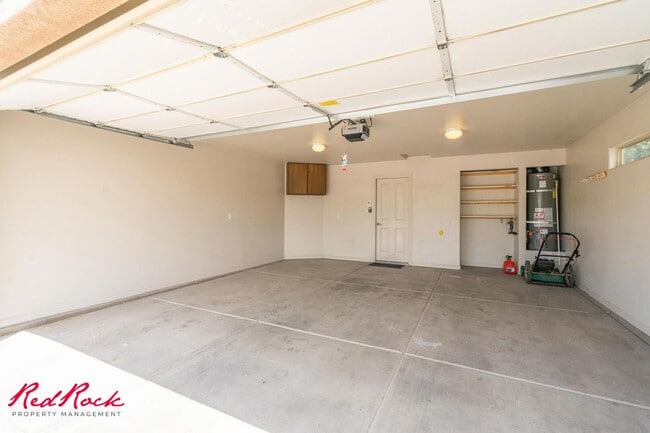 Building Photo - Partially Furnished 3 Bedroom Home with Co...