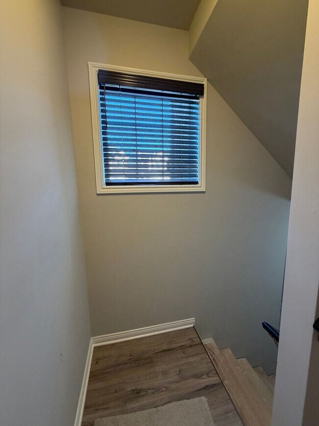 Building Photo - 13776 Grandeur Ave