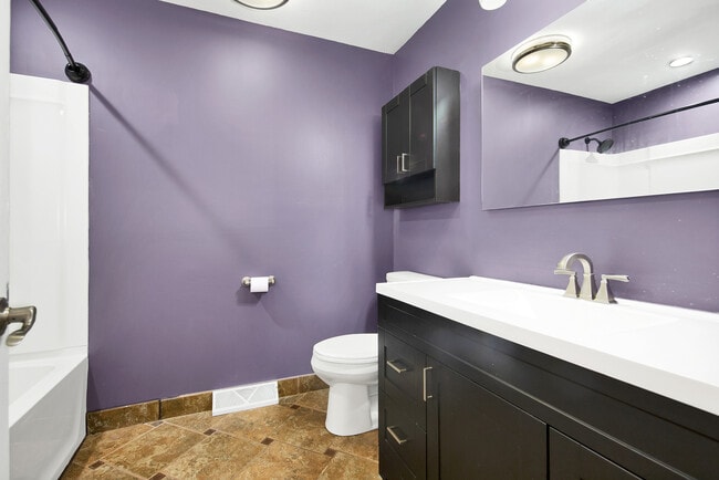 Building Photo - 1013 Stonegate Rd