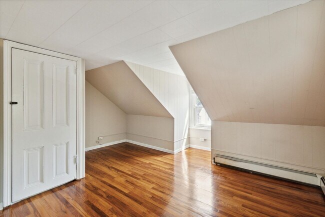 Building Photo - Single Family Home in Berwyn