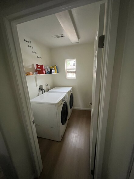 Laundry room - 10976 Remington St