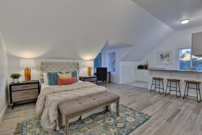 Building Photo - $14995 - Stunning Valley Views from Los Gatos/Monte Sereno Hills, 5 Bd / 3 Ba - **COMING SOON**